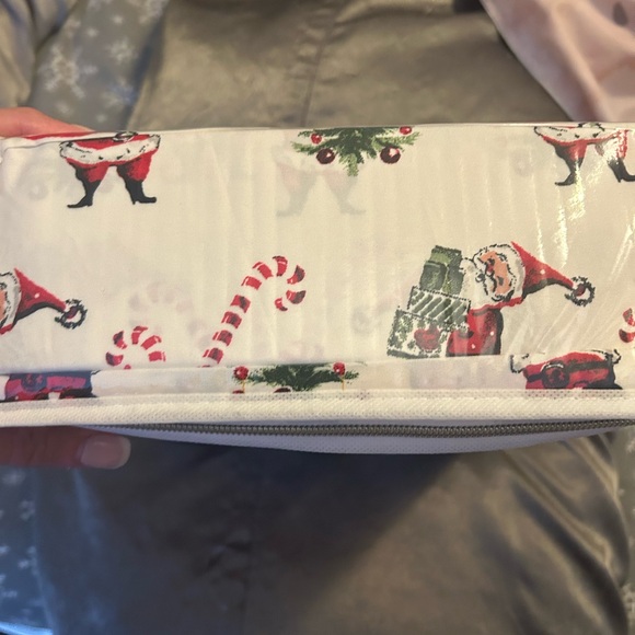 NWT CHRISTMAS 🤶 Santa clause king sheets. - Picture 2 of 10